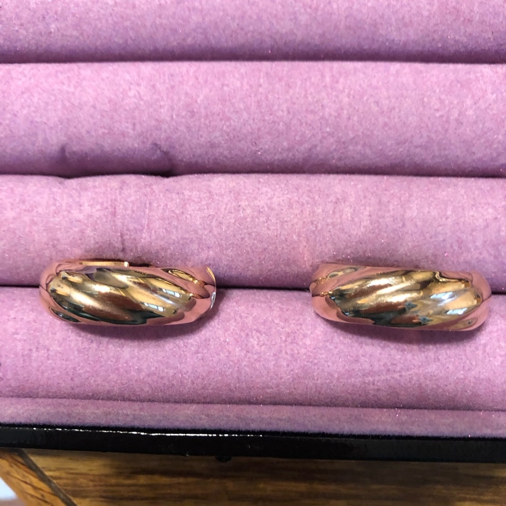Rose gold over bronze ribbon design 1” pierced earrings